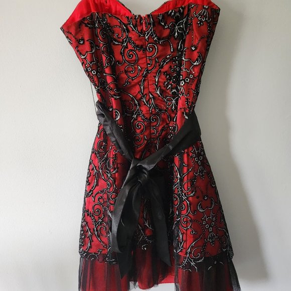 Black and Red Lace Prom Dress - Picture 4 of 8